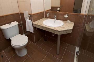 Апартаменты с 2 спальнями и балконом в Отеле Karlovo Hotel